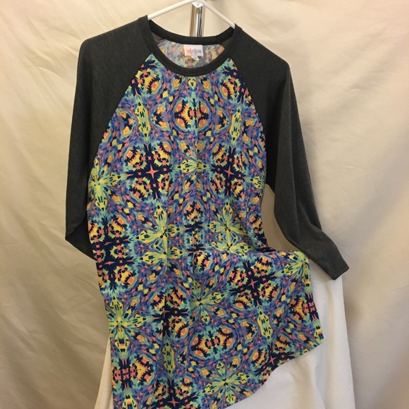 LuLaRoe Tops - LuLaRoe Randy Shirt